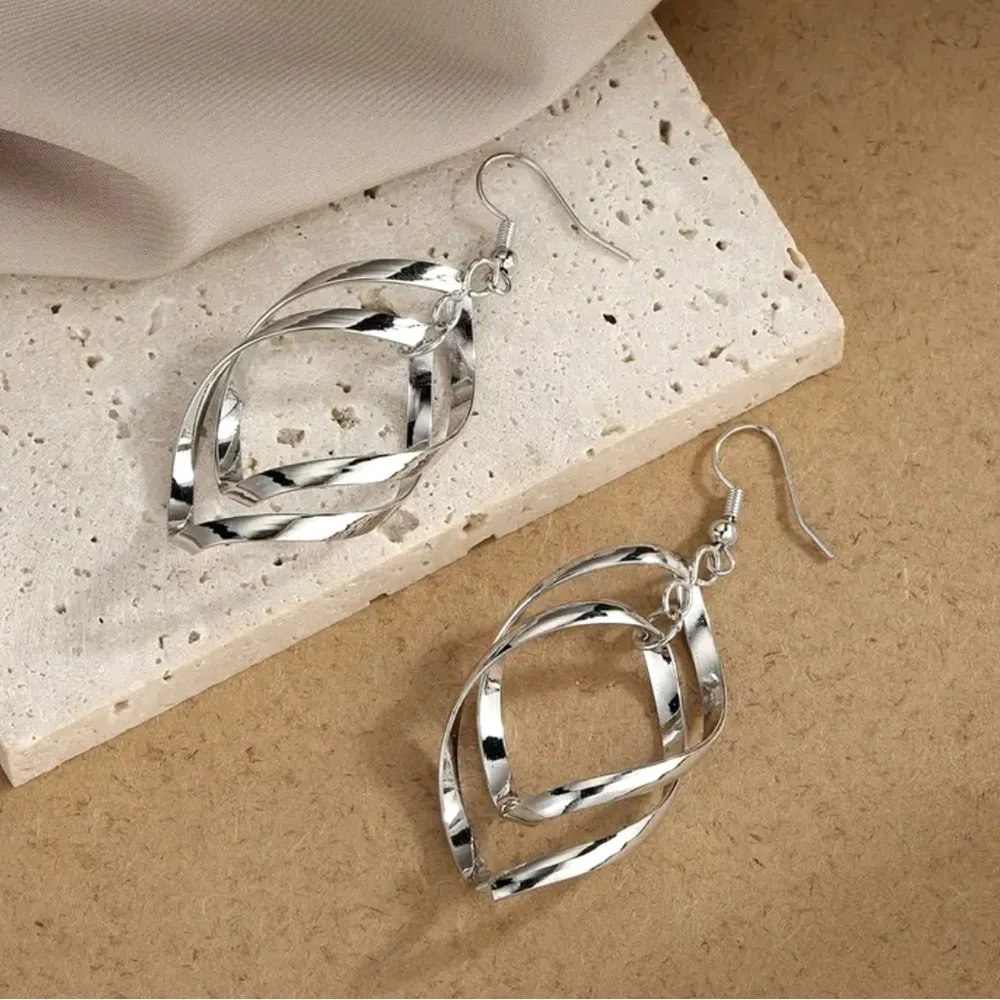 Elegant Silver Twisted Drop Earrings - Picture 2 of 4